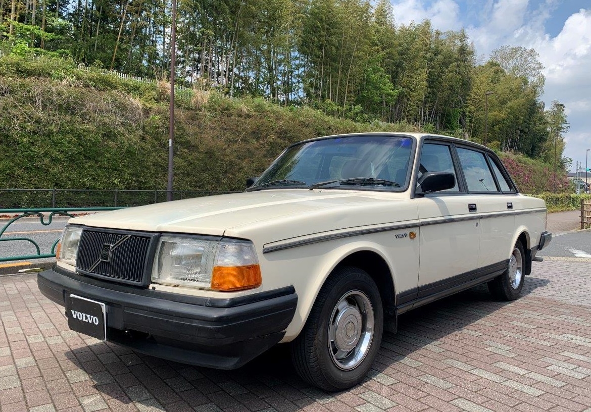 ボルボ 244ボーンホワイト | 中古車情報 | ボルボ（volvo）専門店の2nd Motors